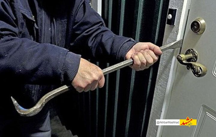 قایم‌شدن دزد چاق در کولر آبی!