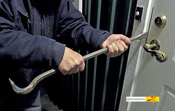 قایم‌شدن دزد چاق در کولر آبی!