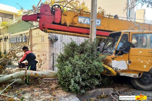 تصادف جرثقیل در مشهد خسارت سنگین به بار آورد