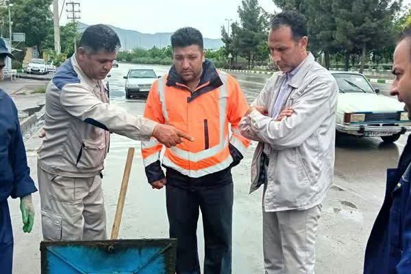 گروه های جهادی با آمادگی کامل و تمهیدات مورد نیاز در حال خدمت رسانی هستند 