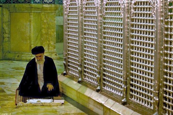 آیا دفن امانتی پیکر «رهبر شهید» در حرم حضرت معصومه (س) صحت دارد؟