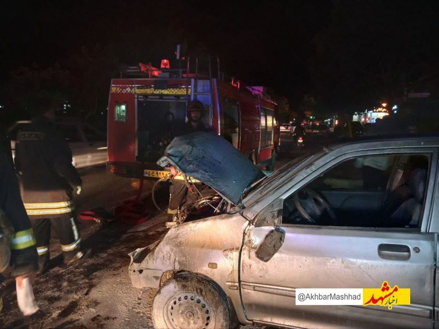تصادف و حریق خودرو در خیابان پنج‌تن با ۲ مصدوم