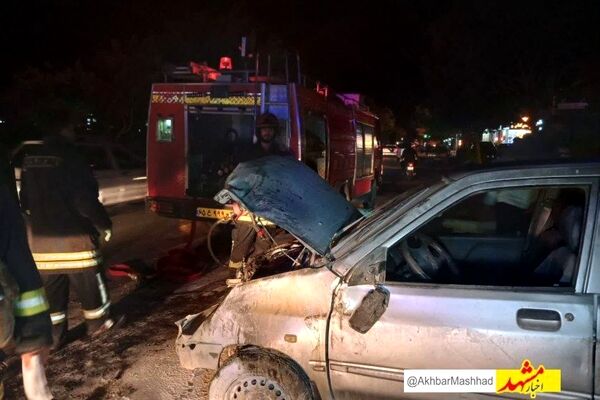 تصادف و حریق خودرو در خیابان پنج‌تن با ۲ مصدوم