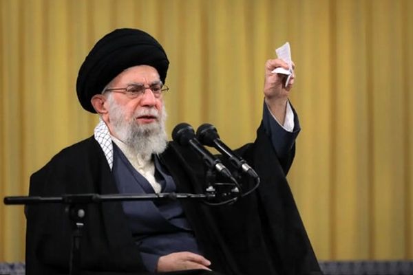 تا انتخاب رهبر جدید، اداره امور کشور بر عهده کیست؟