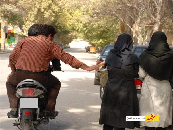 قمه کشی گوشی قاپ ها در محاصره پلیس!