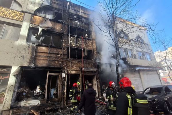 ۱۶ مصدوم در آتش سوزی ساختمانی در خیابان امام رضا(ع) مشهد