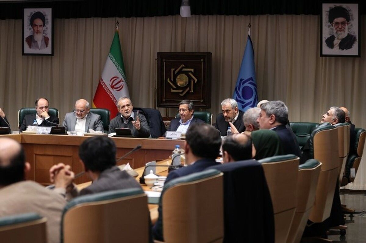 دستور پزشکیان برای رفع موانع تفویض اختیارات به استانداران مرزی و حذف بوروکراسی‌های زائد