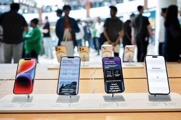 جهش قیمت موبایل با افزایش شدید نرخ دلار