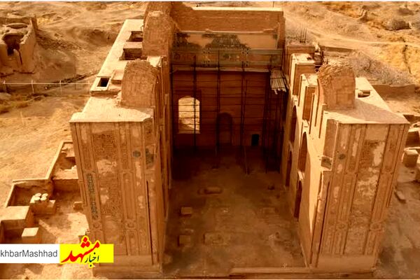 پایان حفاظت و تثبیت تزئینات کتیبه‌های آجری ایوان‌های مسجد ملک زوزن خراسان رضوی
