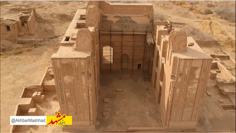 پایان حفاظت و تثبیت تزئینات کتیبه‌های آجری ایوان‌های مسجد ملک زوزن خراسان رضوی
