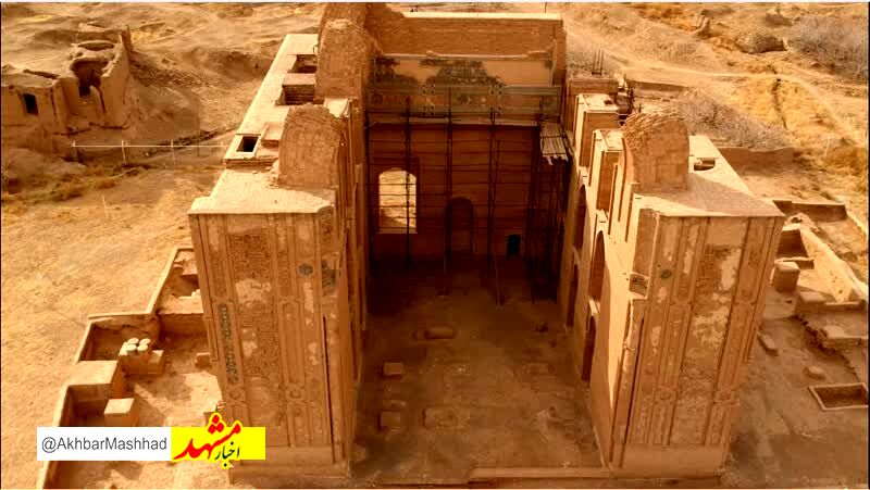 پایان حفاظت و تثبیت تزئینات کتیبه‌های آجری ایوان‌های مسجد ملک زوزن خراسان رضوی
