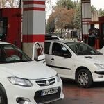 صف‌های بنزین زمان مشهدی‌ها را می‌بلعد | توپ صف بنزین در زمین مردم