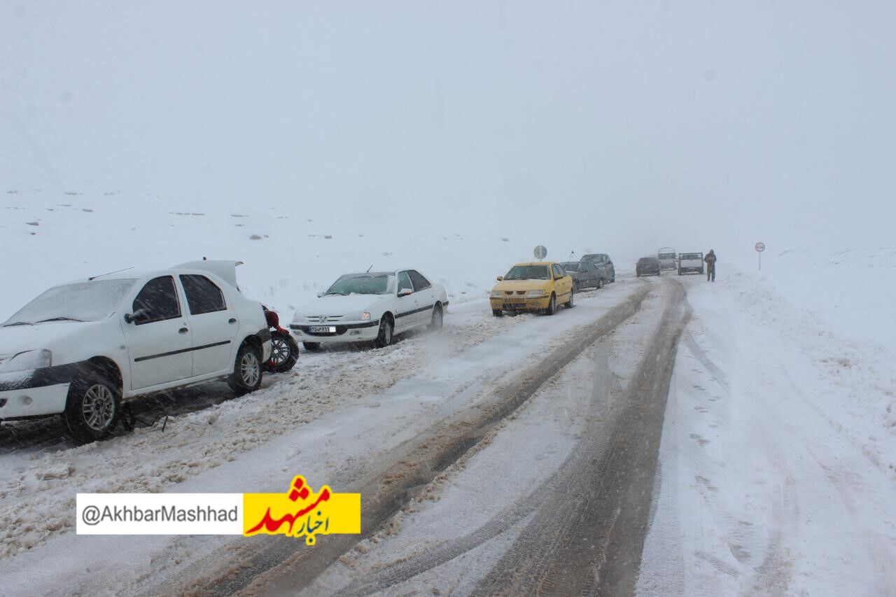 کولاک برف گردنه خماری خراسان رضوی را فرا گرفته است