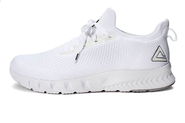 کفش‌های دویدن مردانه با سیستم تهویه مناسب برای روزهای گرم تابستان