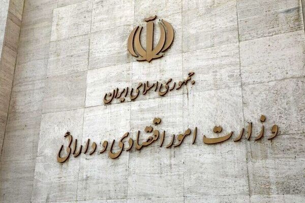 تأمین کالا‌های اساسی با سرعت در حال انجام است | حقوق کارکنان دولت بدون وقفه‌ پرداخت می‌شود