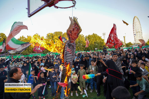 فریاد کودکانه علیه جنایات صهیونیست‌ها؛ مشهد در سوگ شهدای کودک ایرانی جنگ ۱۲روزه / کودکان مشهدی در میدان؛ سوگوار شهدای کودک ایرانی جنگ با اسرائیل