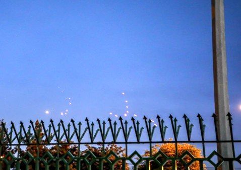 جزئیات اصابت پرتابه‌های دشمن و شنیده شدن صدای انفجار در اطراف محدوده فرودگاه مشهد (چهارشنبه ۵ فروردین ۱۴۰۵)