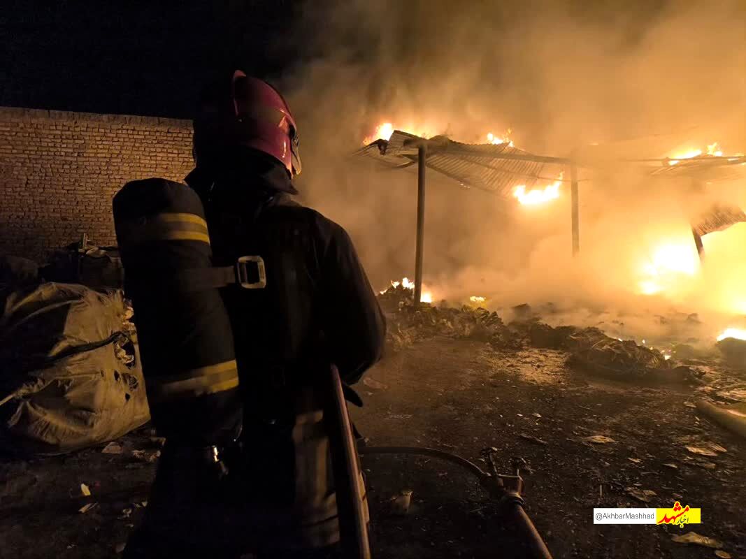 آتش‌سوزی گسترده یک انبار در مهدی‌آباد 